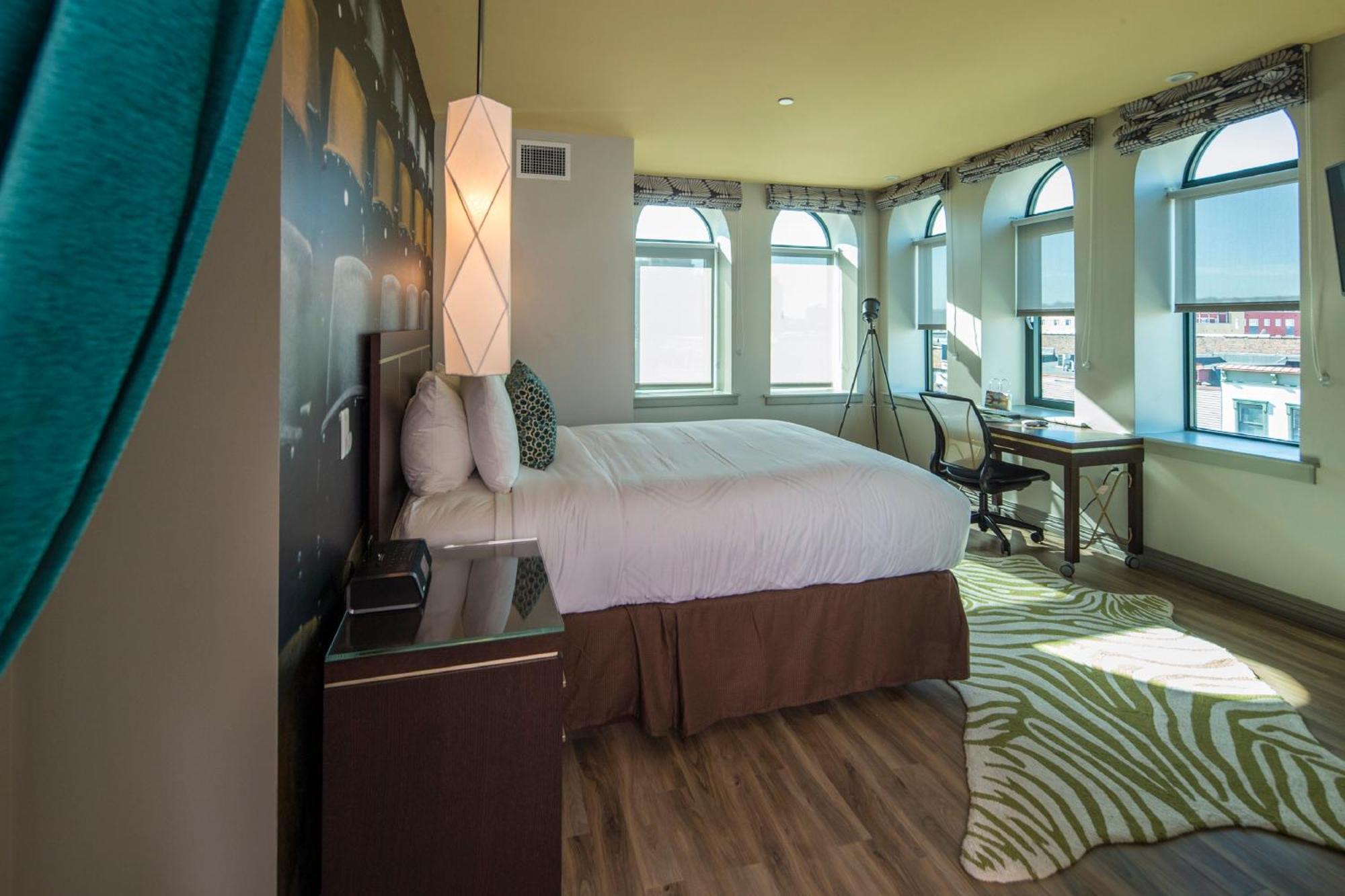 Standard Queen Room
