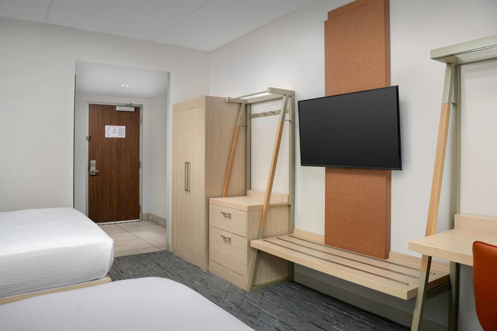 Standard Queen Room with Two Queen Beds - Communications Accessible