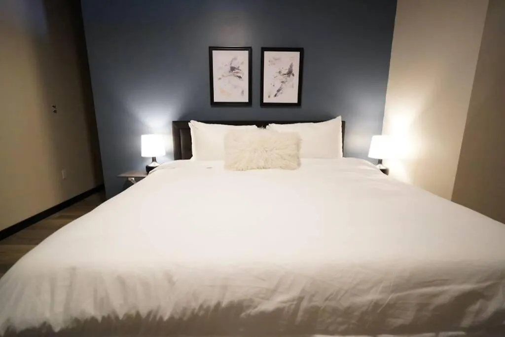 3E *New* Huge! Spacious 3 Bedroom In Oakland That Sleeps 12!-1