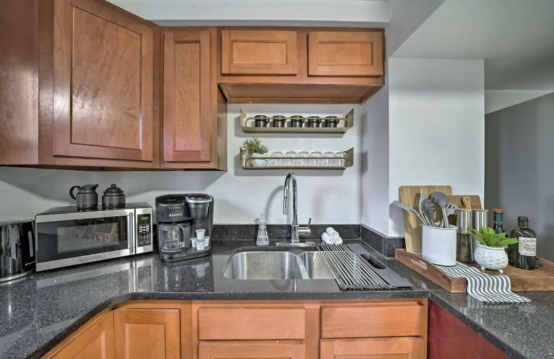 Industrial Townhome, 3 Mi To Dtwn And Stadiums!-1