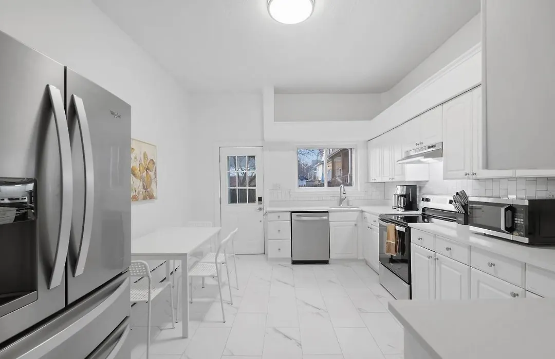 Bloomfield/Shadyside @V Modern And Bright Private Bedroom With Shared Bathroom-1