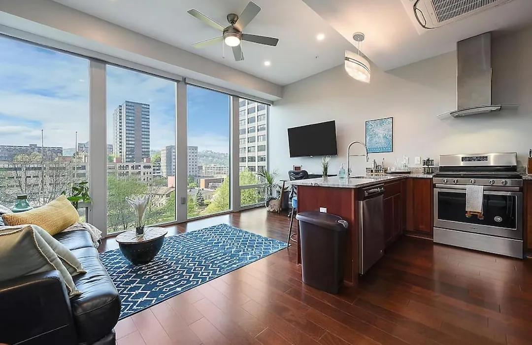 Hostwise Stays - The Washington At Chatham - Free Garage Parking Across From Ppg Arena-1