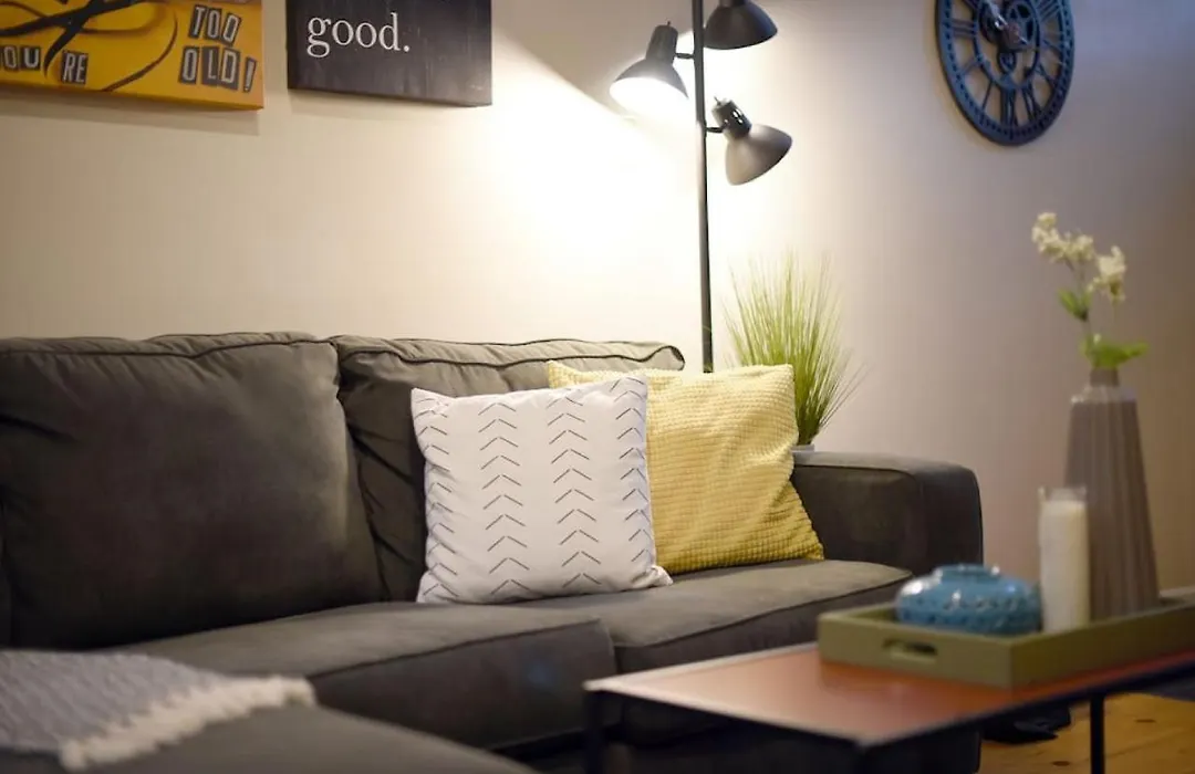 Hostwise Stays - The Ocala - Free Parking, Cool Space, Spiral Stairs-1