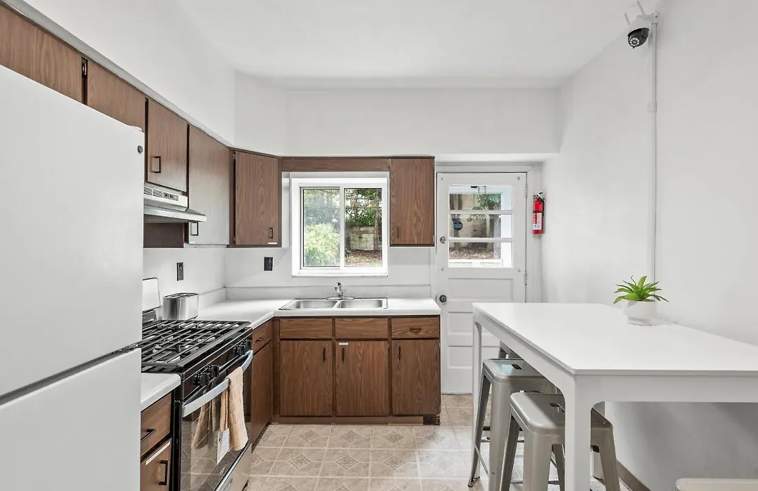 Oakland/University @B Quiet & Stylish Private Bedroom With Shared Bathroom-1