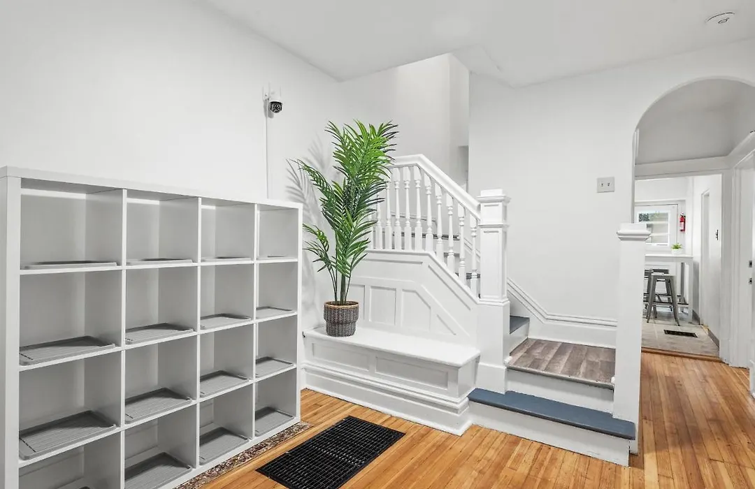 Oakland/University @D Modern And Spacious Private Bedroom With Shared-1