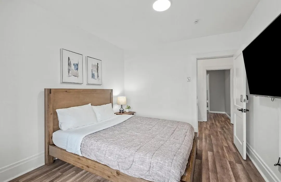 Oakland/University @H Bright And Stylish Private Bedroom With Shared Bathroom-1