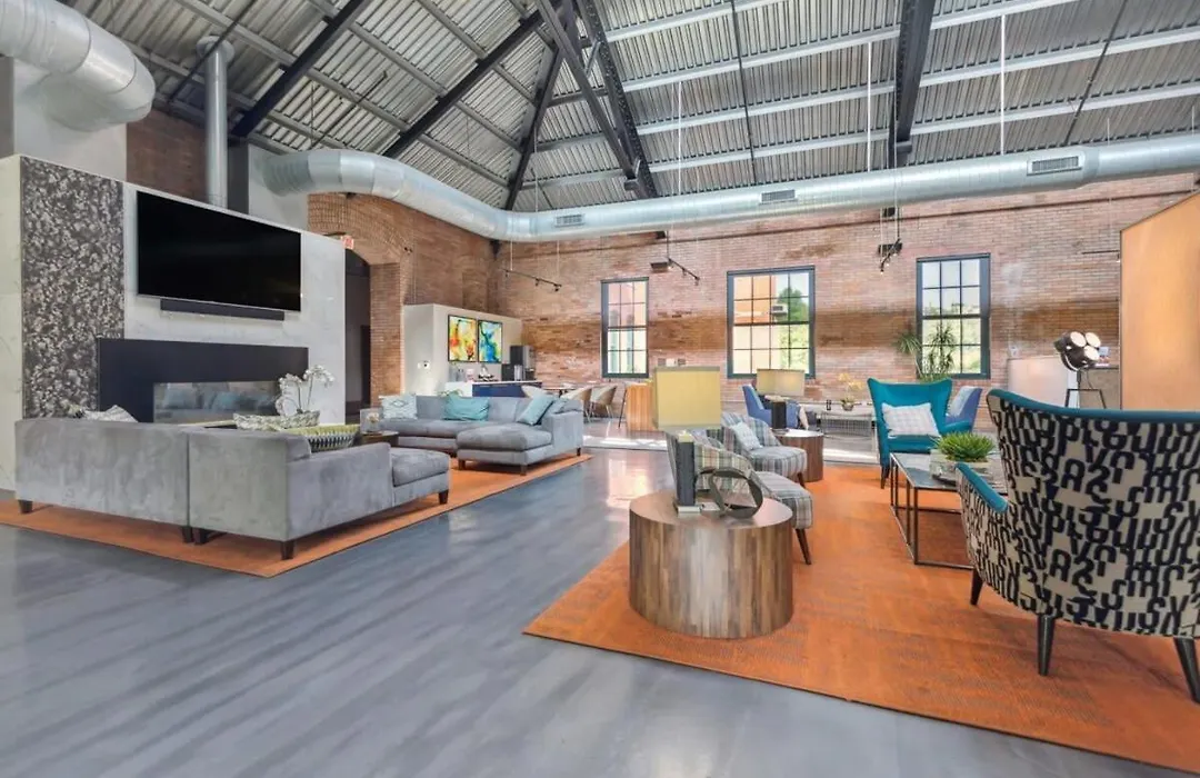 2Br Spacious Historic Loft With Pool-1