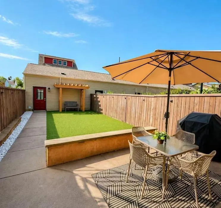 Stadiumview Villa: Pet-Friendly 4BR with City Vistas-1