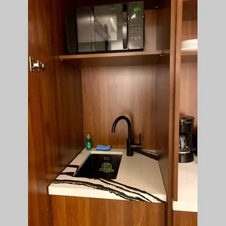 3E-Cozy! Micro Apartment Minutes From Shadyside, Sleeps 1-2