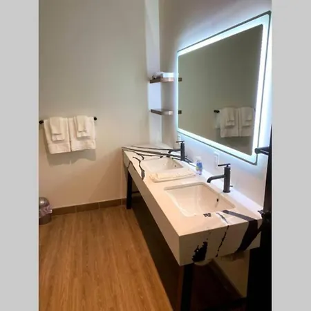 3E-Spacious Close To Pitt/Cmu/Carlow, Sleeps 4-3