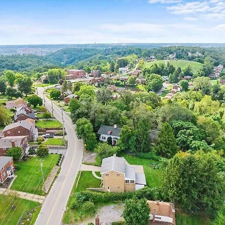 Stylish And Bright 4 Bedroom Home, Amazing Yard With Firepit, Game Room-2