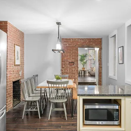 Stylish 4 Bedroom Loft Home, North Shore, City Skyline View Close To Nhl, Nfl-3