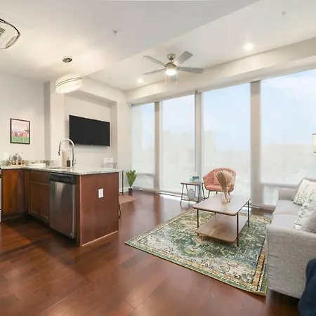 Hostwise Stays - The Washington At Chatham - Free Parking, Private Gym, Skyline Views!-3