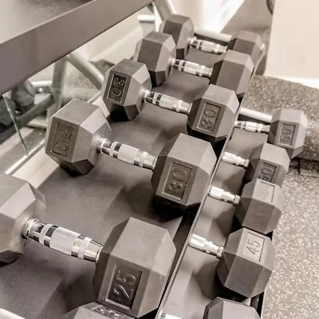Hostwise Stays - The Washington At Chatham - Free Parking, Private Gym, Skyline Views!-2