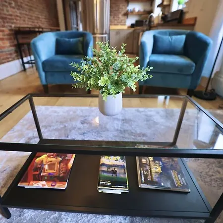 Hostwise Stays - The Ohioan - Beautiful Brick Apt, Minutes To Downtown!-3