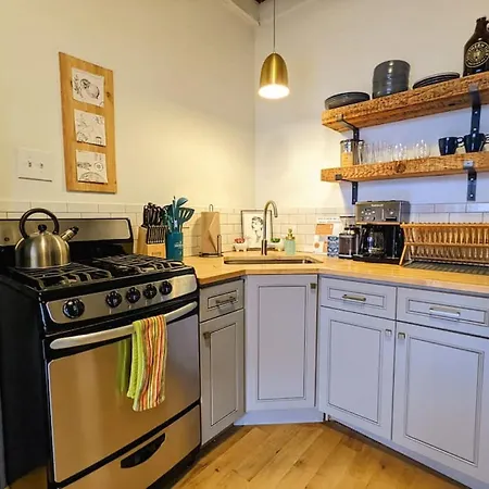 Hostwise Stays - Industrial Vintage Style, Close To Downtown!-2