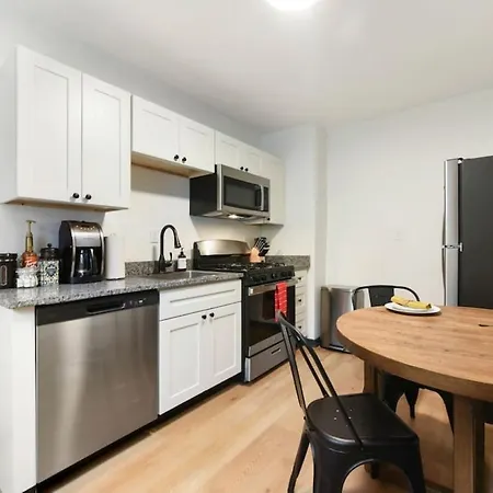 Hostwise Stays - Pet Friendly Butler St Apt, Ground Floor With Private Entrance-2