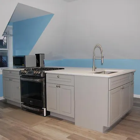 Newly Remodeled Apartment In Friendship/ Shadyside-2