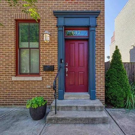 Stadiumview Villa: Pet-Friendly 4BR with City Vistas-2