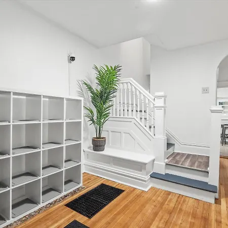 Oakland/University @A Spacious & Modern Private Bedroom With Shared Bathroom-2