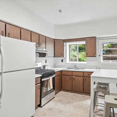 Oakland/University @D Modern And Spacious Private Bedroom With Shared-2