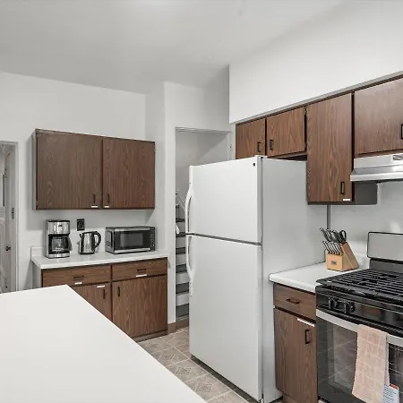 Oakland/University @H Bright And Stylish Private Bedroom With Shared Bathroom-3