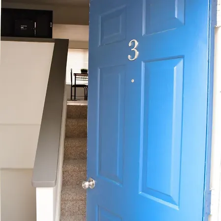Unwind In A Bright Comfortable Apartment For 3-3