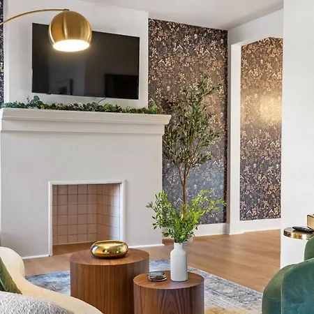 Downtown Escape: 3Br - Game/Movie Room - Foosball-2