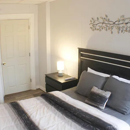 2Br - Parking - 5 Min To North Shore!-3