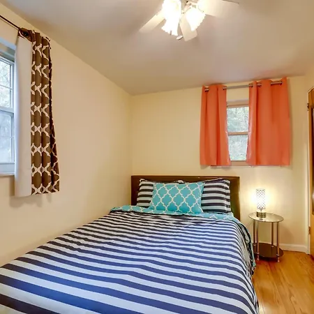 Cute Home W/ Patio ~ 7 Mi To Dtwn Pittsburgh-3