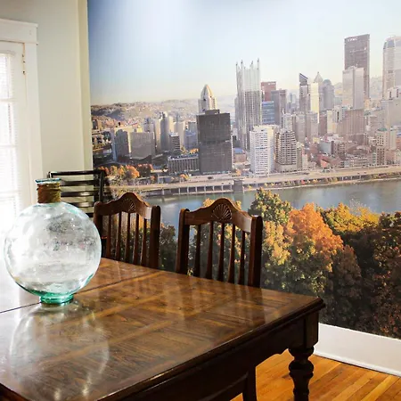 Comfy 3 Bedroom - Family Friendly Apt - City Access-2