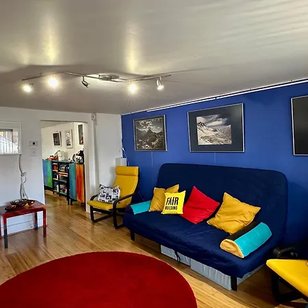 Unique Artsy 2 Bdrm Apt 1.5 Mi From Downtown-2