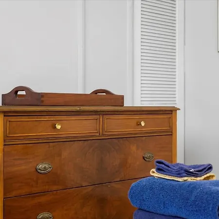 Great Two Bedroom W Off Street Parking To Explore The City Close To Downtown Airport Ballparks-2