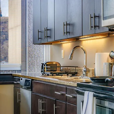 Luxe City Views Prime Location 8Th Floor Panoramic Views Fast Wifi 24-7 Gym Lounge Roku-2