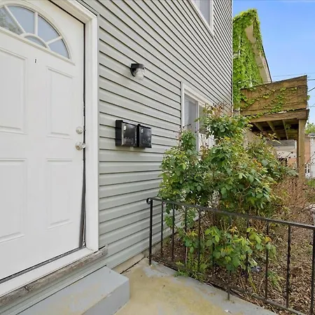 Great Two Bedroom W Off Street Parking To Explore The City Close To Downtown Airport Ballparks-3