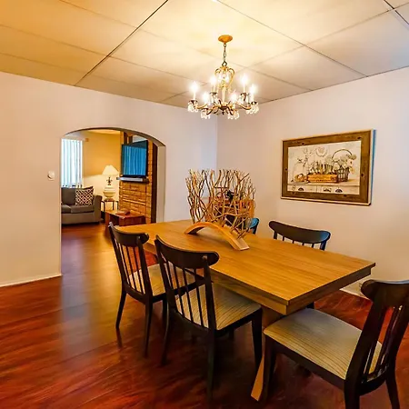 Massive 4 Bed House-Short Walk To Amazing View-2