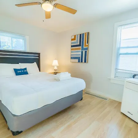 3 Bedroom Southside Pad - Sleeps 8 - Amazing Location-2