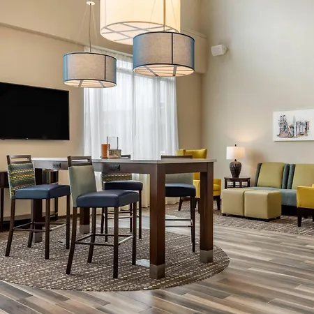 Comfort Inn & Suites Pittsburgh-Northshore-2