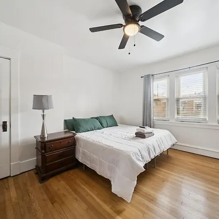 Comfy And Spacious 3 Bedroom - Easy City Access-2