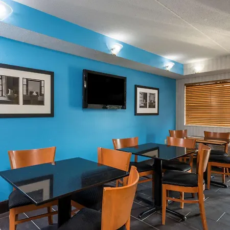 Days Inn By Wyndham Pittsburgh-Harmarville-3